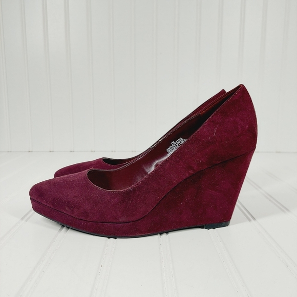 Nine West Leighton Red Wine Suede Slip On Wedge Pumps B81 - Picture 1 of 11
